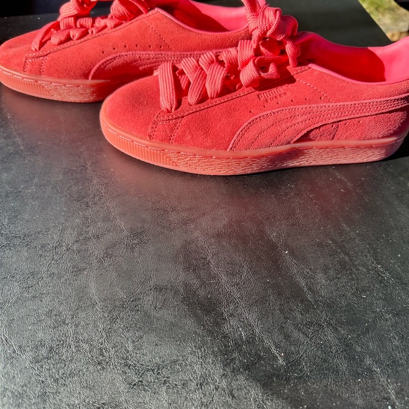 Puma Vibrant Coral/Pink Classic Sneakers - Picture 1 of 3